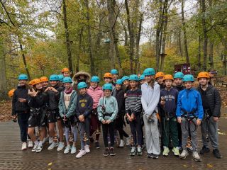 🔥 Fin des stages de la Toussaint ! 🔥 Deux semaines bien remplies pour tous nos groupes 💪
Entre travail, cohésion, rire et progrès, chacun a donné le meilleur de lui-même dans une super ambiance 🏊♂️😄 Un grand bravo à tous les nageurs pour leur implication et leur énergie, et un énorme merci aux coachs pour leur accompagnement et leur bonne humeur 👏 De beaux souvenirs, des progrès à la clé et une team encore plus soudée pour la suite 💥