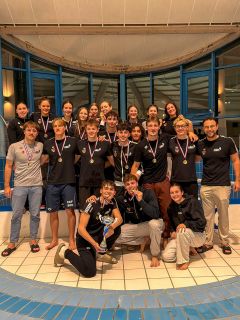 🚨Résultats - Interclubs Régionaux TC 🚨  À Besançon, nos équipes Dames et Messieurs terminent toutes les deux premières du classement régional 👏  🏆 Classement & Points  - Équipe Dames : 1ère régionale - N1a
→ 14 819 points
→ 19ᵉ au classement national 🇫🇷  - Équipe Messieurs : 1ère régionale - N1b
→ 15 331 points
→ 33ᵉ au classement national 🇫🇷  Une superbe cohésion d’équipe dans une ambiance incroyable tout au long de la journée  🌍 Classement national club :  L’ADN se classe 3ᵉ club national au classement général toutes équipes confondues, avec un total cumulé de 152 554 points.
Une performance collective exceptionnelle qui reflète la dynamique et l’investissement de tout le club !  👏 Bravo à tous nos nageurs !  #alliancedijonnatation #dijonnatation #natation