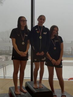 🏊♂️ Meeting de Dole | 13–14 décembre Un week-end intense, de belles courses et surtout de nombreux podiums à la clé 💥 De bonnes sensations, du travail qui paye et une compétition riche en enseignements pour la suite de la saison. Merci au @cn_dole pour l’accueil et bravo à tous les nageurs 💪 On continue, focus sur la suite 🔥