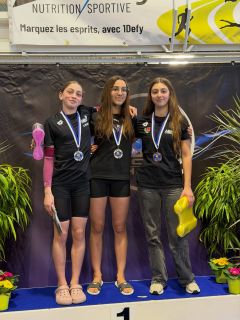 📣 RÉSULTATS - Meeting du Grand Chalon  Très bon week-end pour les groupes présents lors du Meeting du Grand Chalon, avec de nombreux podiums dans l’ensemble des catégories et beaucoup de records personnels.  🏆 Bérénice Fortier signe un record de Bourgogne–Franche-Comté 17 ans sur le 100 dos en 1’04’’27.
🏆 Lison établit également un record de Bourgogne–Franche-Comté 14 ans sur le 100 papillon en 1’05’’56.  Félicitations à tous les nageurs pour leur investissement et leur régularité tout au long du meeting.