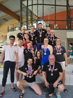 📣 Résultats – Championnats Régionaux Maîtres 📍 Lons-le-Saunier
📅 Dimanche 1er mars Ce week-end, nos nageurs étaient engagés aux Championnats Régionaux Maîtres et repartent avec de nombreux podiums 🏆🔥 De très belles performances, de l’engagement et une superbe dynamique collective tout au long de la journée 👏 Félicitations à l’ensemble des nageurs pour ces résultats et pour la belle image du club ! #dijonnatation #natation