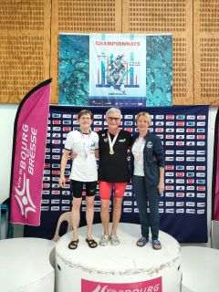 📣 Résultats - Championnats de France N1 Hiver Open des Maîtres  De très beaux résultats pour nos nageurs lors de ces Championnats de France.  🥇 Michèle David devient double championne de France :
200 m brasse (3:43.73)
200 m 4 nages (3:32.20)  🥈 Elle décroche également 3 titres de vice-championne de France :
100 m brasse (1:44.95)
100 m papillon (1:45.42)
400 m 4 nages (7:32.06)  🥇 Sébastien Bizet devient également double champion de France :
100 m dos (1:02.24)
100 m 4 nages (1:03.39)  👏 Félicitations à l’ensemble des nageurs pour ces belles performances nationales.