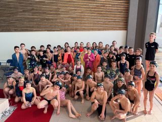 📣 Journée 3 Avenirs à Dole  Ce dimanche, nos nageurs étaient engagés pour la Journée 3 Avenirs à Dole 💥  → De nombreux podiums 🥇🥈🥉
→ De très belles meilleures performances personnelles 📈
→ Des chronos en nette progression ⏱️  Mais au-delà des résultats, on retient surtout une super ambiance, de la cohésion et beaucoup de bonne humeur tout au long de la journée 😄  Bravo à tous les nageurs pour leur engagement et leurs performances 👏