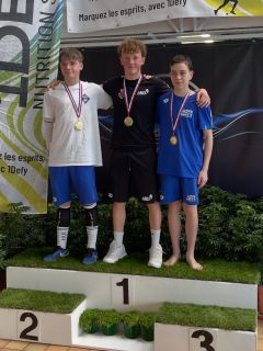 📣 Résultats - Challenge National #1 – Chalon-sur-Saône  Un week-end intense avec de très belles performances pour le groupe 💥  Bilan Minimes :
🇫🇷 Qualifiés France U18 :
• Marion Brierre – 100 Pap
• Lison Roussel – 50 Dos / 400 4N
• Margaux Deleval – 1500 NL  ⭐ Qualifs Elite :
• Lison Roussel – 100 & 200 NL  🌍 Qualif COMEN :
• Lison Roussel – 200 NL (2’05’’90)  📊 Records régionaux :
• Lison Roussel – 200 NL (14 ans)
• Lison Roussel – 100 NL (14 ans)
• Lison Roussel – 100 Pap (14-15-16 ans)  Bilan GCC :
• 🥇 Oscar Defois-Pernot – 200 Brasse (1er toutes zones) et 100 brasse (3e toutes zones)
• 🥇 Adan Rolet – 50 NL (2e toutes zones)
• 🥈 Jeanne Pinaton – 200 Brasse
• 🥉 Valentina Pavon – 50 et 100 Brasse  👏 Félicitations à tous les nageurs pour ces performances et l’engagement tout au long du week-end !
➡️ Le travail continue 💪  🤝Merci à notre partenaire, @lacabaneapizza21 pour son
soutien !